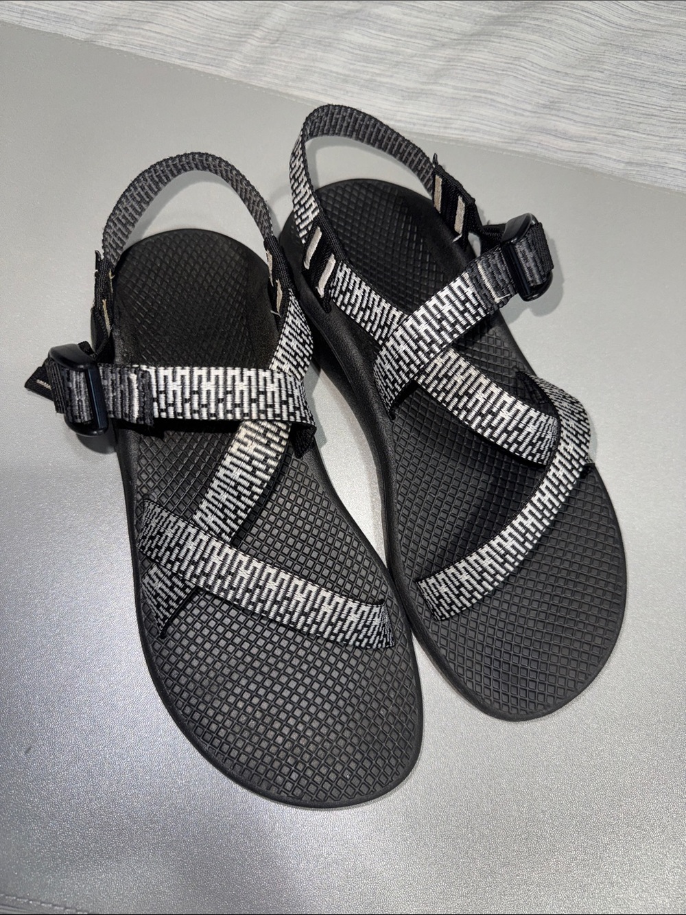 Chaco Z/Cloud Cushioned Hiking Sandals – Penny Black Pattern – Like New Size 9
